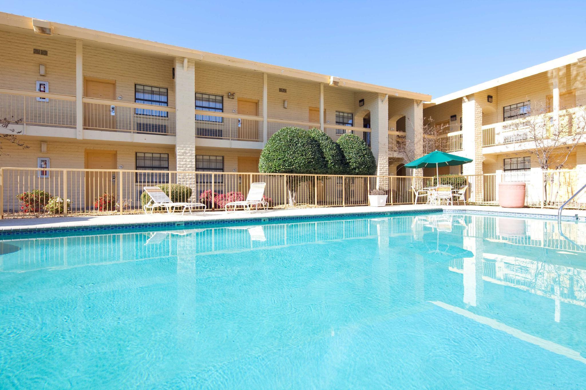 La Quinta Inn By Wyndham Huntsville Research Park Esterno foto
