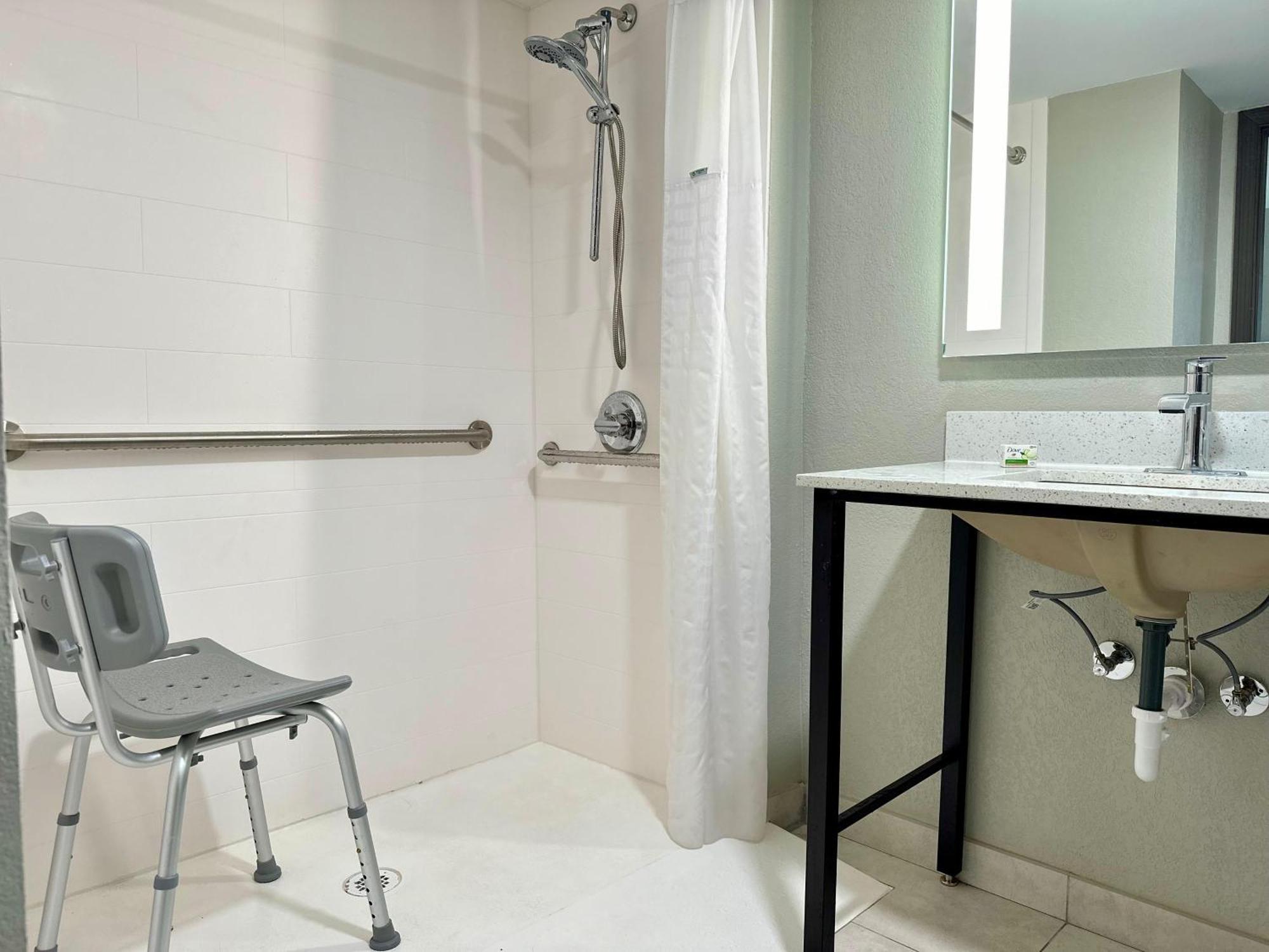 La Quinta Inn By Wyndham Huntsville Research Park Esterno foto