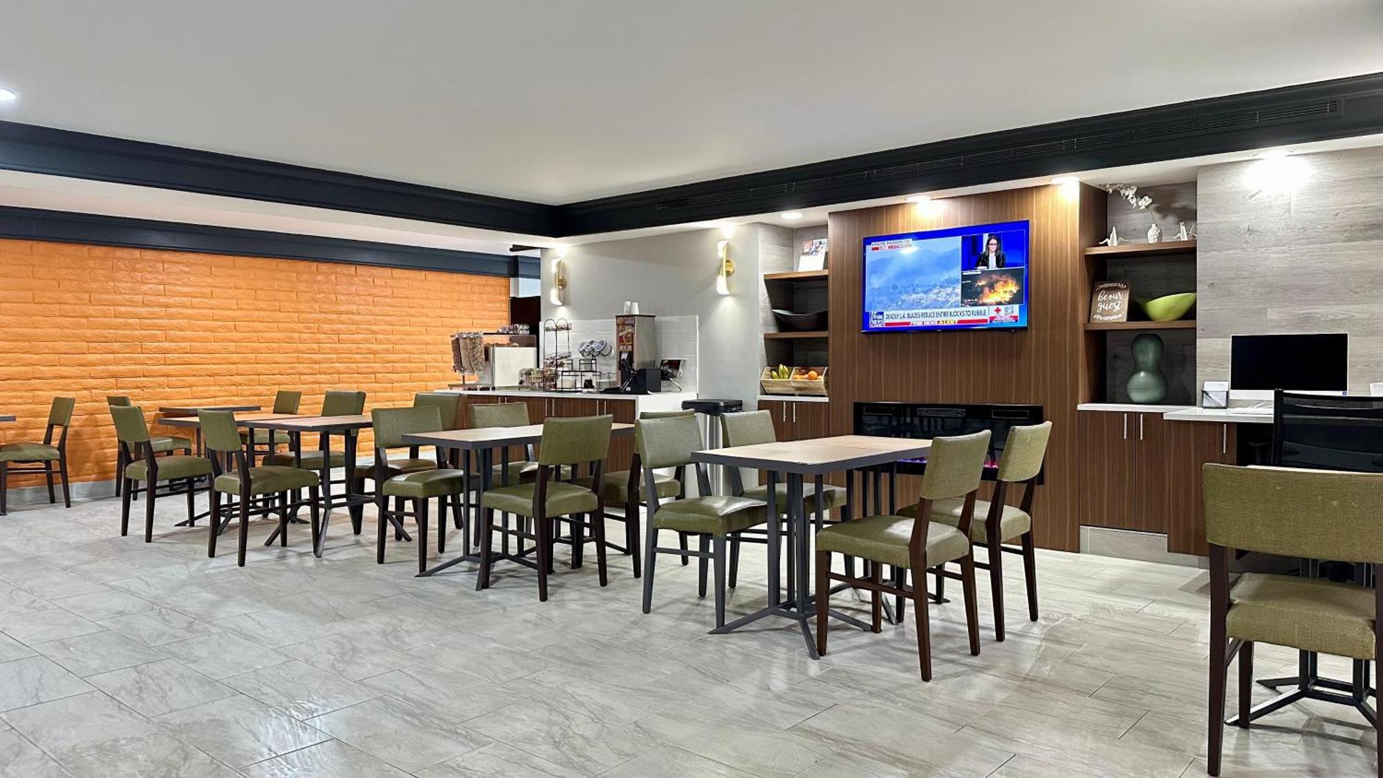 La Quinta Inn By Wyndham Huntsville Research Park Esterno foto
